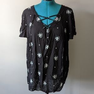 NWT Torrid Paisley Floral Flutter Sleeve Lace Up Top